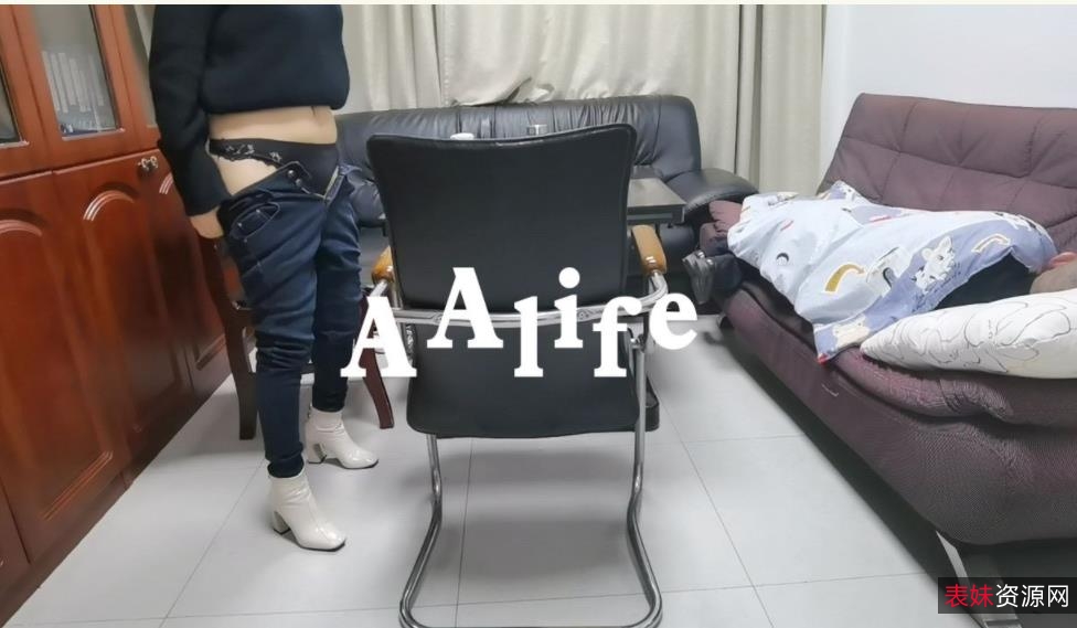 火爆成熟女人AALIFE完整合集：挑战道德三观，马路边紫薇毁三观！