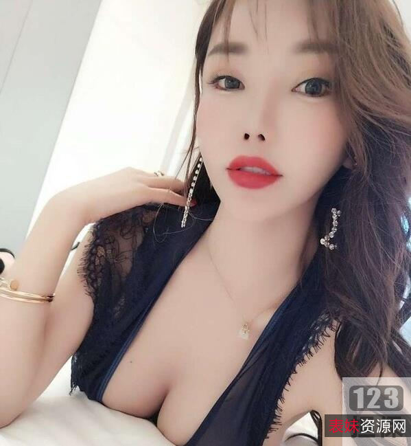 恒淼淼私拍视频：被猫咪迷住，把心都收入怀中！