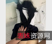 《极品JK妹子被抓双马尾后推车，2V213M资源，缰绳把她绑在床上，狂野情节令人心跳加速》