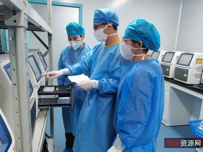 《2022：神秘目击者的失控生活/4K/惊悚/内嵌中字》