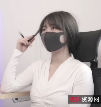 P站玩偶姐姐最新作品：寻找满足之旅，让你体验不一样的前戏视频！