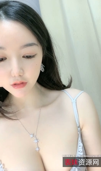 人气网红樱桃小纯纯：清纯成熟性感，17.8G合集，让你一次看完最真实的樱桃小纯纯！