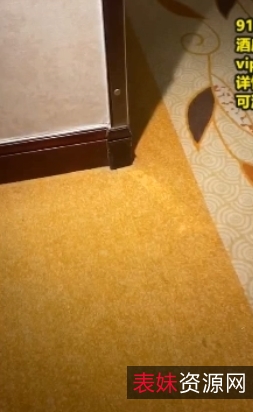 十月情深，极品稀缺的民宿老板偷录的情侣偷情房间打粑粑jiao+chuang视频