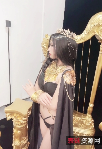 爆机少女喵小吉：T34K原版视频，活泼可爱的小女孩，盗走任何东西，忍气吞声，圣诞节笑料，玩耍小熊，爆机少女游戏