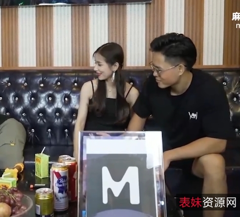 袁子仪出轨少妇：美艳颜值爆表，浴室洗澡穿性感衣服跳舞，百度盘1v500mb视频资源