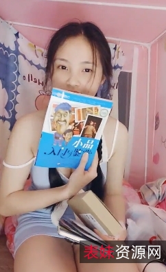 《自行打包：青春女白蔚宿舍小合集》：攀登梦想的青春，白蔚的宿舍故事。