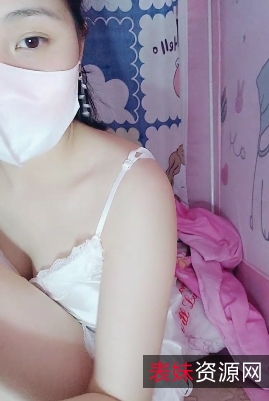 《自行打包：青春女白蔚宿舍小合集》：攀登梦想的青春，白蔚的宿舍故事。