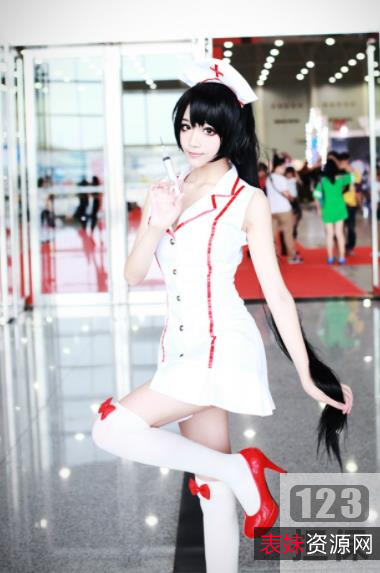 cos公司日本艾薇剧情片：白领女神遭遇中年清洁工的歹意