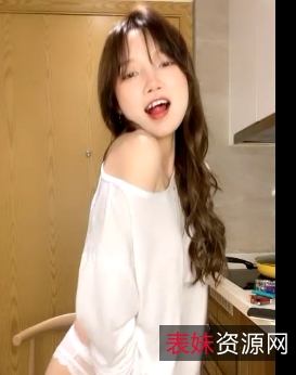 一只奶包：表里不一的可爱小姐姐，精彩绝伦的直播内容