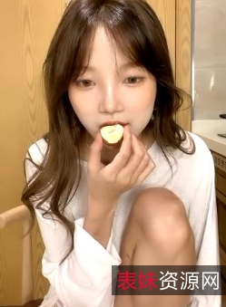 一只奶包：表里不一的可爱小姐姐，精彩绝伦的直播内容