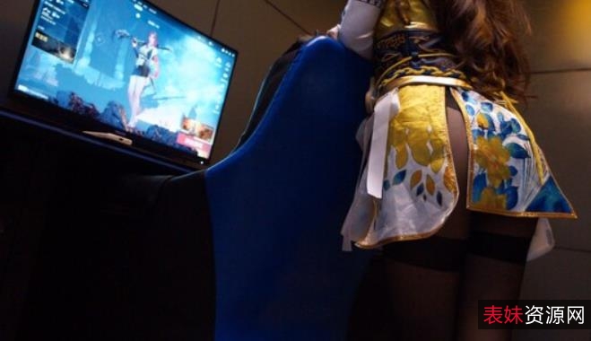 二次元美少女小余的动漫Cosplay秀：秀萝、西施等，专业浮力姬，4V-575M反差婊精彩紫薇秀