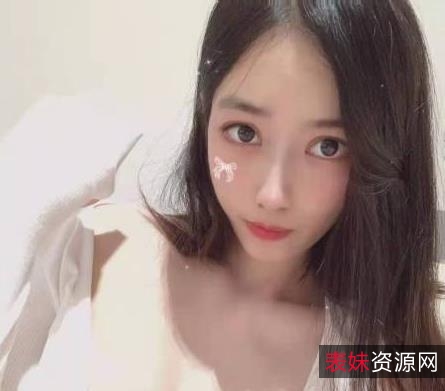 火辣辣的网红主播过气学姐：LOL游戏达人，美食美容养生达人！