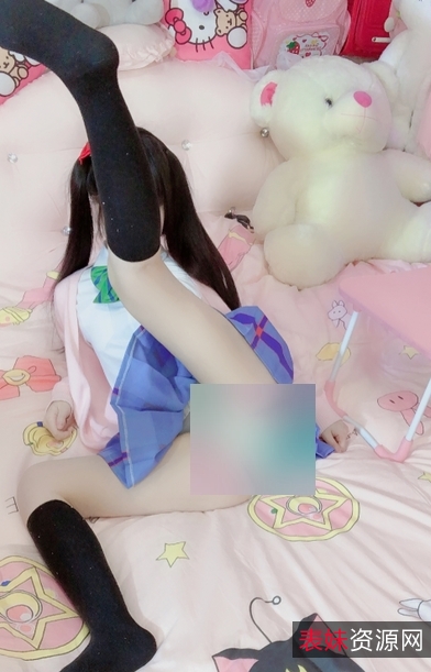 蔡小熊斗鱼直播：火辣妹子+露三点，良家大罩杯，给力擦B，美妙境界不明液体，定制精选全集！