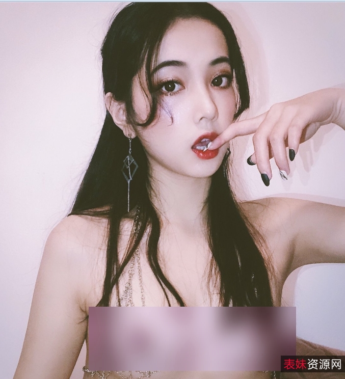 Qinweiyingjie捷哥海边游玩系列：室外展示艺术性涩情，行为艺术捕捉瞬间！