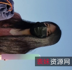 美女穿视频吊带连衣裙+高跟鞋，魅力胖臀+长腿，百度云上等你欣赏！