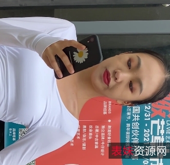 粉色紧身皮裤美女长腿翘臀1V视频5.13G百度云