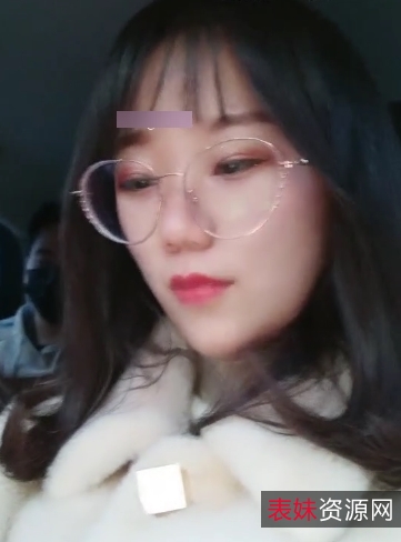 《四眼美眉遇上陌生人：一场在公园的百度云相遇》