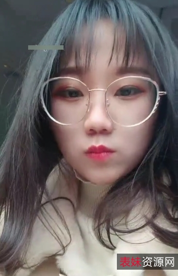 《四眼美眉遇上陌生人：一场在公园的百度云相遇》