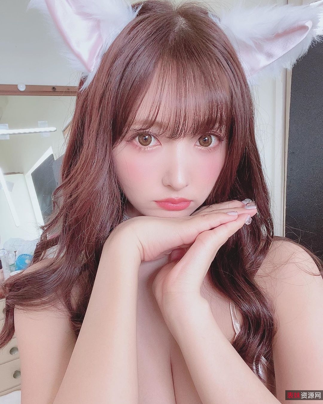 PR萌汁酱:路人颜值爆表,黑色丝袜洗手间摆拍