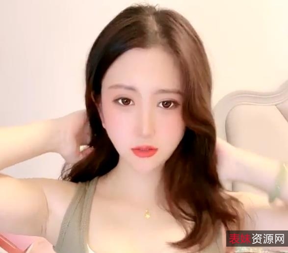 网红女神琪琪紫薇美颜胡须欲望玩具蛋蛋互动