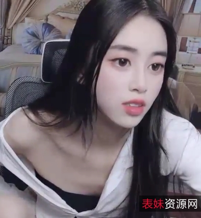 女大学生超白大长腿出水小天后13V6.18G百度盘