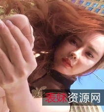 丰满美女穿肉丝包臀裙，高跟长腿，视频百度云分享