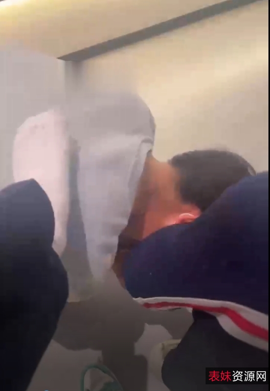 可爱S学生主的原味白袜，闻舔喝圣水，爬行遛狗的视频资源