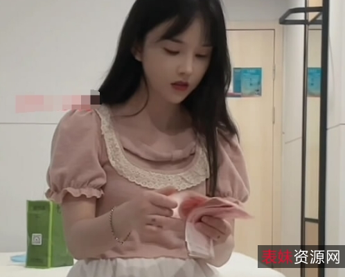 边缘圈探花老王和柒哥的约会与清纯学生妹