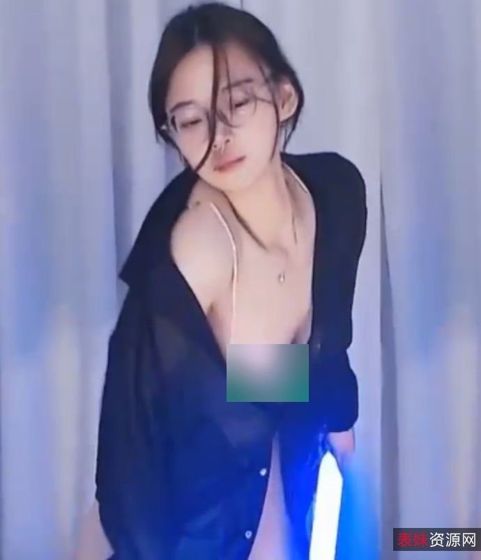 转载搬运CC重磅推荐哎哟万元定制热舞放飞自我首发3V+200M百度盘重磅推荐！万元定制3V+200M首发，百度盘下载