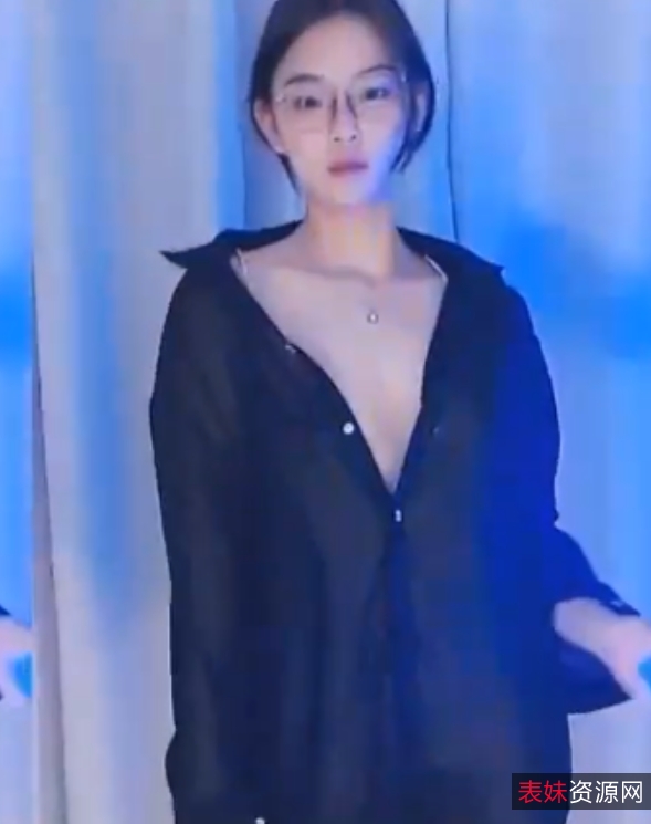 转载搬运CC重磅推荐哎哟万元定制热舞放飞自我首发3V+200M百度盘重磅推荐！万元定制3V+200M首发，百度盘下载