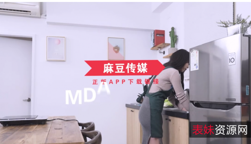 麻豆混乱三人游團圓火鍋欲望姐妹與姐夫的三人混戰：某播写真微视频的演员23-27展现演技与颜值，由导演精心打造的经典巨作