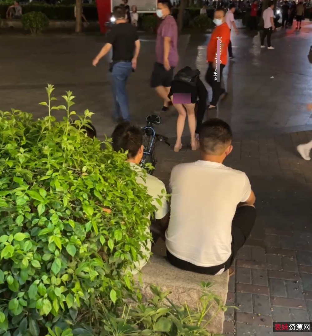 推特Luna000yu的顶级展示艺术合集，包括人前展示和热舞，共41个视频，总大小2.1G，可在百度盘下载