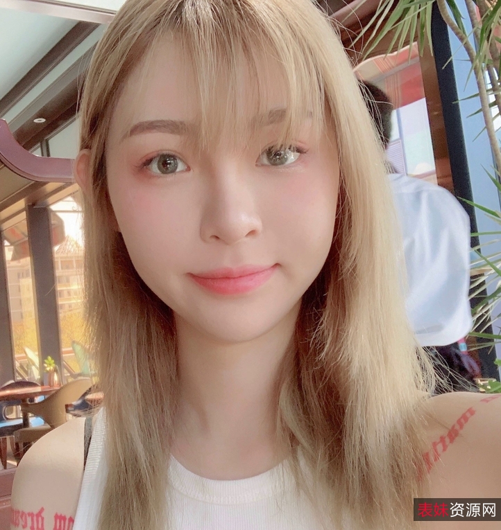 抖音百万网红（痞幼）有尺度私拍写真