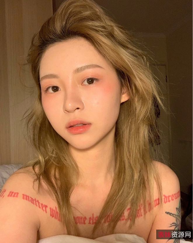 抖音百万网红（痞幼）有尺度私拍写真