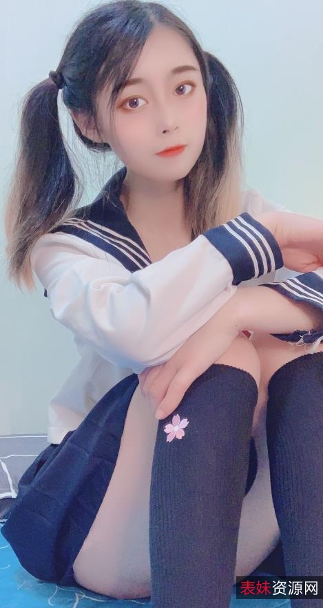 粉嫩妹子丝袜鱼丸私拍