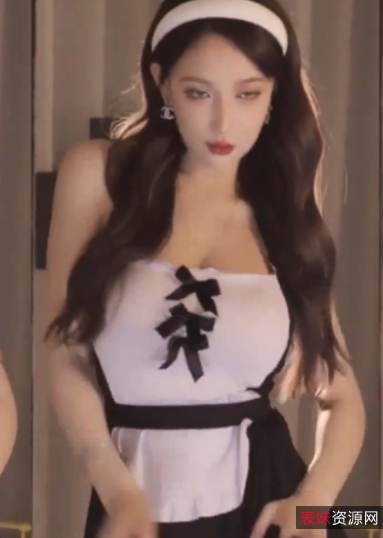 米娜的大摆锤技巧合集：顶级诱惑，大白兔挥舞，精彩不容错过