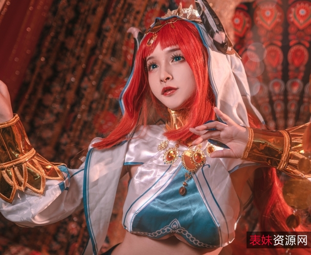 神秘迷人：九九八吖的多彩角色展示