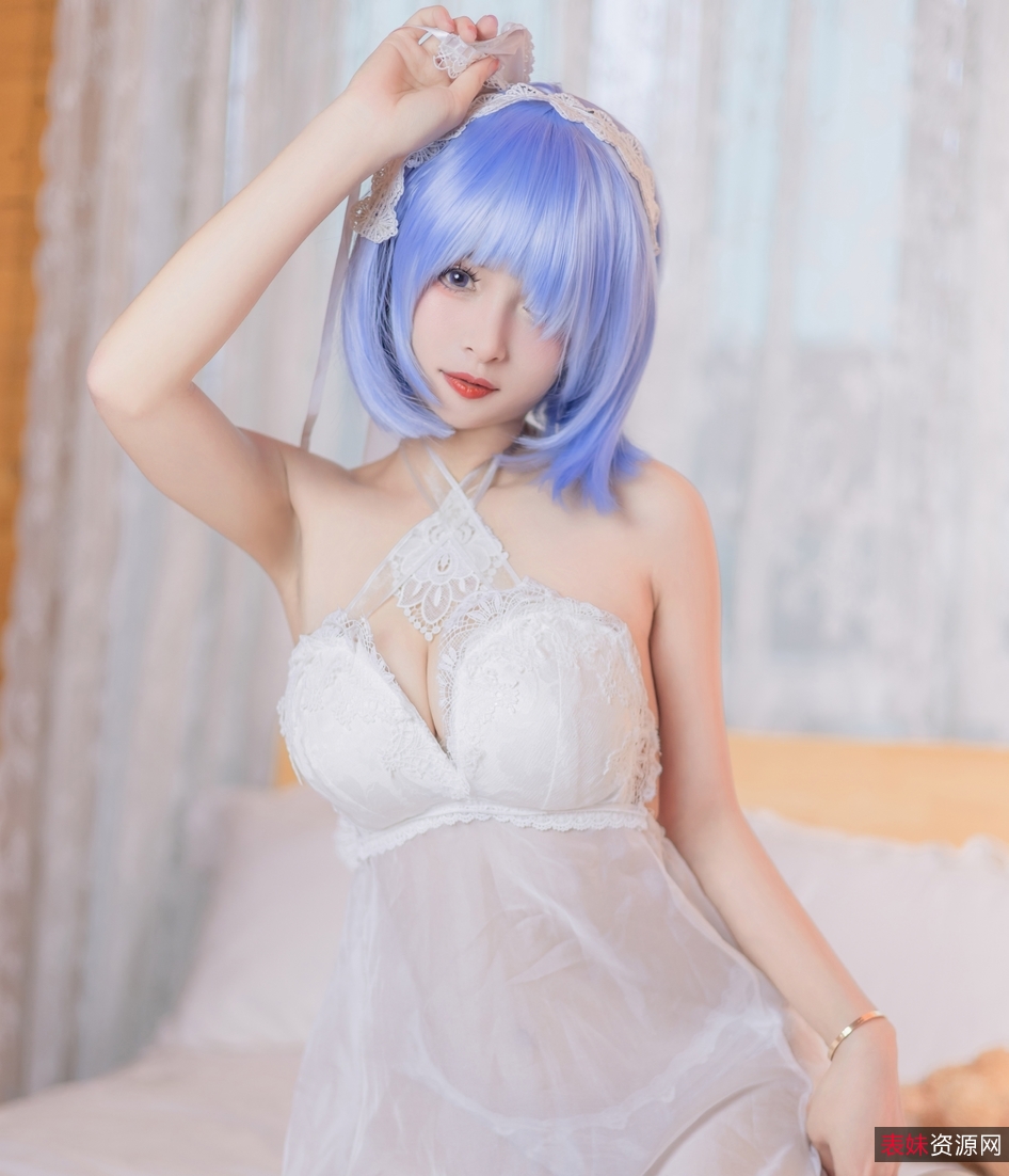 神秘迷人：九九八吖的多彩角色展示