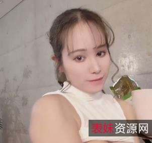 高铁自娱自乐女神Naomii解锁1V-970M视频时长22分钟自拍作品更新发布观看