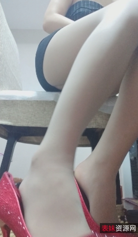 倩倩女王丝足胡言乱语256V82.9G视频盛宴