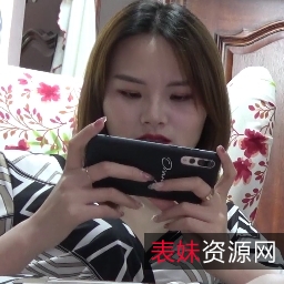 美女穿着肉丝连衣裙挑高跟鞋,性感亚洲女孩的美丽足部照片分享