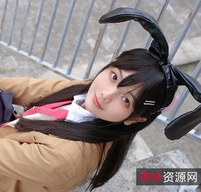 《赤西夜夜：纪念18岁》-慢镜头视频和照片展示她的天真无邪