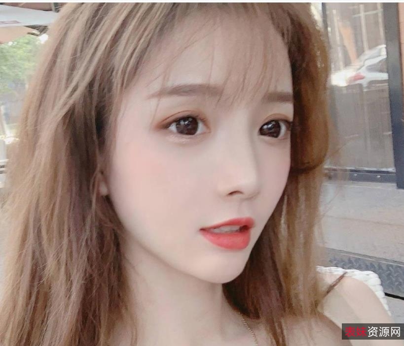 高颜值美少女情感交流师，专业服务让人眼前一亮