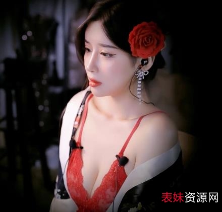 小恩雅新剧情：妈妈与儿仔，30分钟自拍视频，1V-1.3G，动人妩媚，即将推出H小说