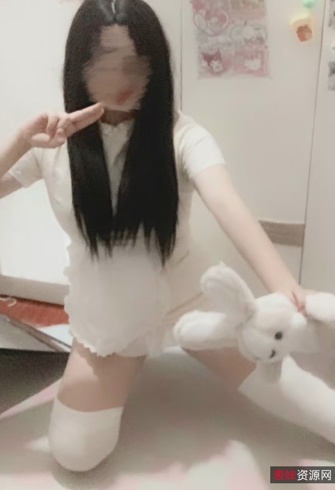 抖音粉丝反差妹自录独家分享，13部视频总时长10分钟，28.72兆，挑战透视裙，魅力多面