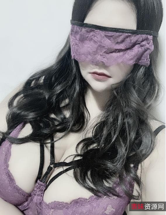 巨巨：车头灯美女，肉肉减肥中