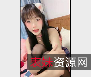00后女孩自拍啤酒瓶挑战34分钟视频，S身材手指毛细腻观看下载