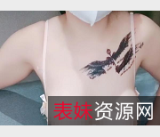 童颜大罩杯直播秀，颜值身材大车灯，打粑粑小嘴动作