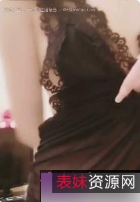 短发女神琳琳儿的身体和皮肤棒极了，共有7部商品