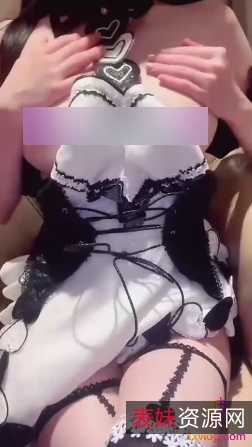 1.时尚眼镜：为你带来新潮时尚的眼镜款式2.便捷机场服务：提供舒适便捷的机场服务，让您的旅程更加轻松愉快3.突出反差：展现出与众不同的反差风格，让你成为焦点4.青春学生妹：展现青春活力的学生妹风格，让你更加自信迷人5.关爱父母：为父母提供关怀和照顾，让他们享受幸福晚年6.乖乖女形象：展现乖巧可爱的女孩形象，让你更加受欢迎7.智能手机：提供智能手机产品，让你畅享科技生活8.精彩电视剧：提供精彩纷呈的